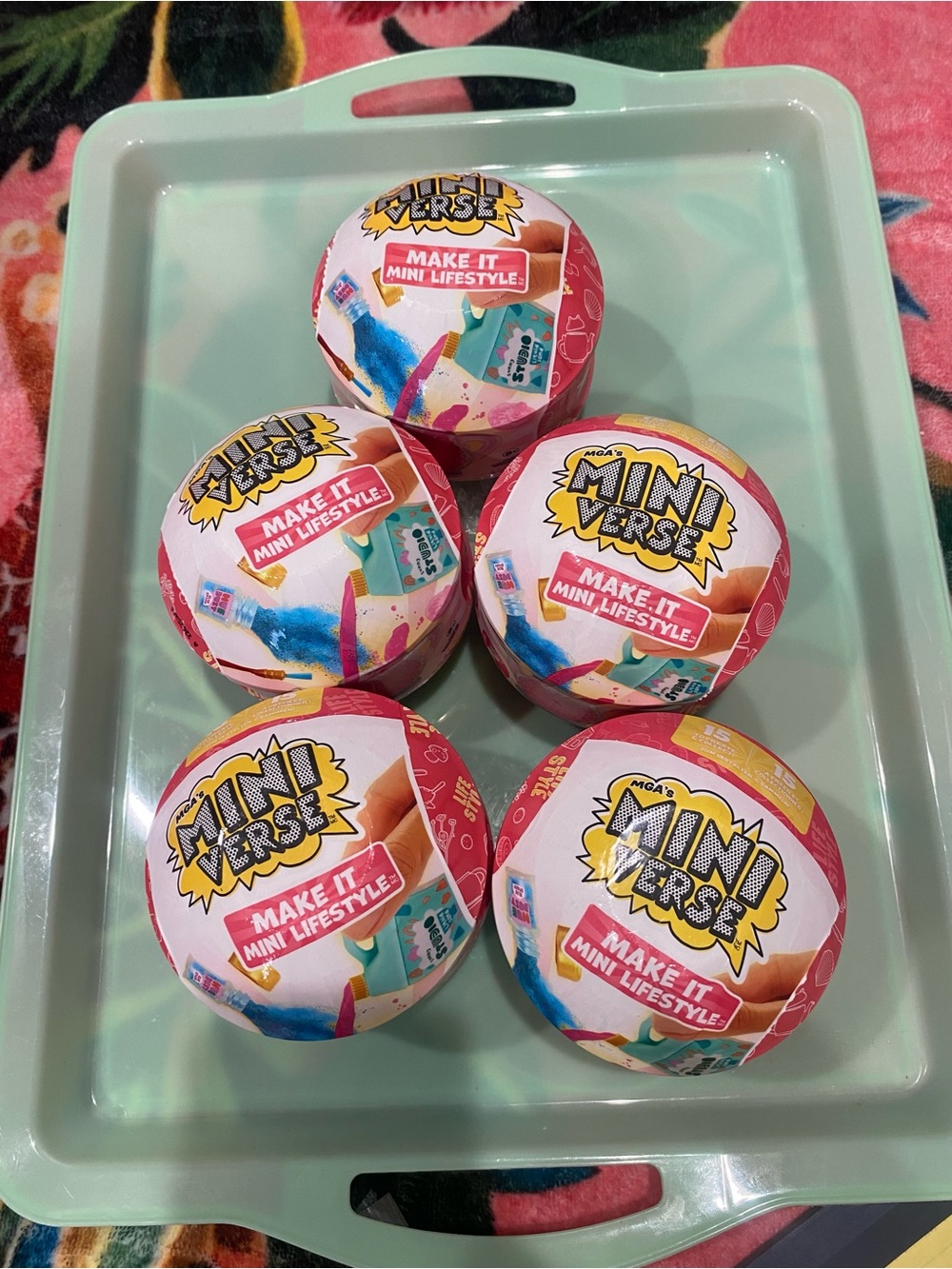 Mini Verse “ make it mini lifestyle “ Series 2 Surprise Balls -